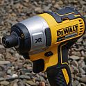 Аккумуляторный ударный шуруповерт DeWALT DCF 886 M2